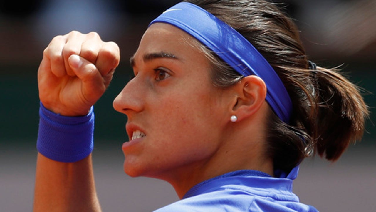 Big comeback puts Halep in French Open semi against Pliskova